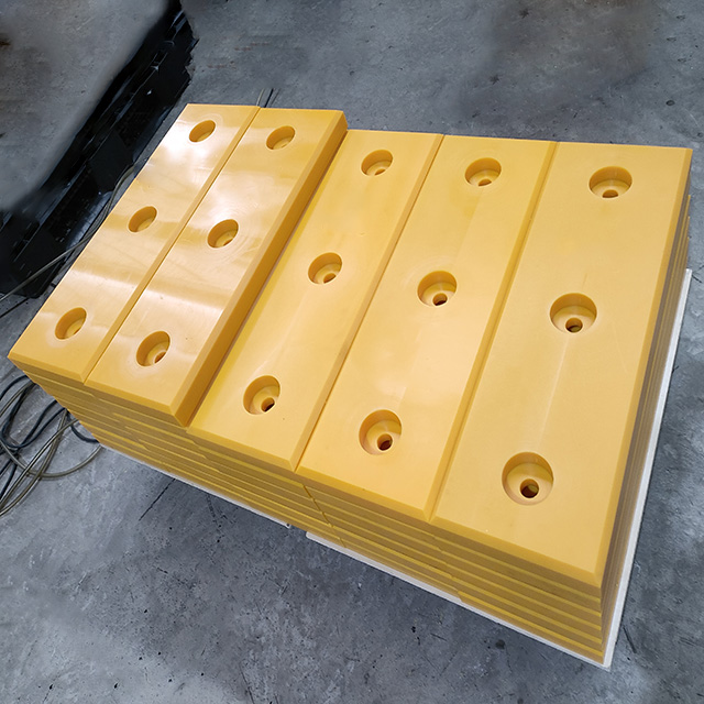 Yellow UHMWPE Loading Dock Bumpers Truck Dock Bumper Pads