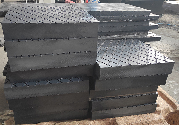 Customized UHMWPE crane truck outrigger pad jack plate