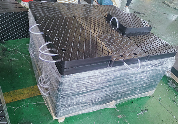 UHMW PE crane outrigger pads