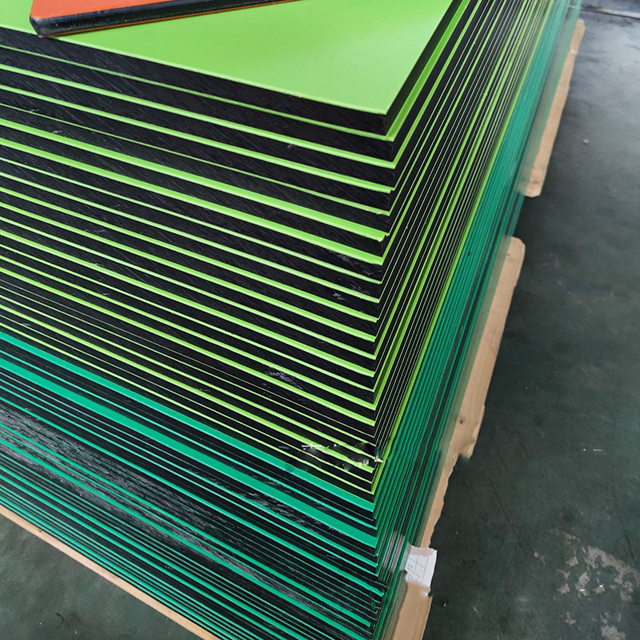 China Sandwich Two Color Layered HDPE Sheet