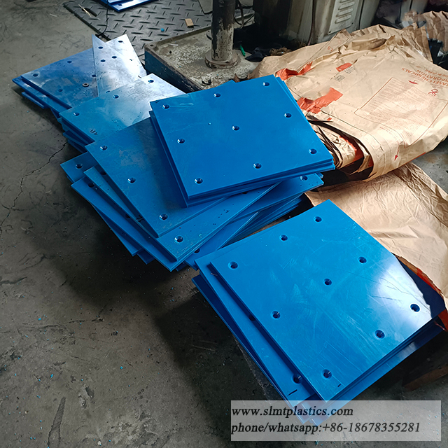DRIVE END DISCHARGE CHUTE FOR REVERSIBLE SHUTTLE CONVEYORSUHMW TIVAE LINER PLATE 12.7 Thk