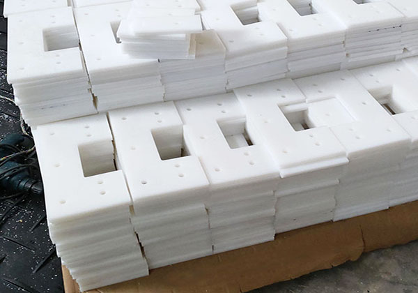 Ultra-high polyethylene scraper for conveying machinery