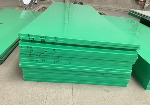 Ultra-high molecular weight polyethylene sheet has strong wear resistance