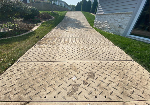Composite material paving slabs ground protection mats , non-slip paving slabs for wet and soft pavement road mats